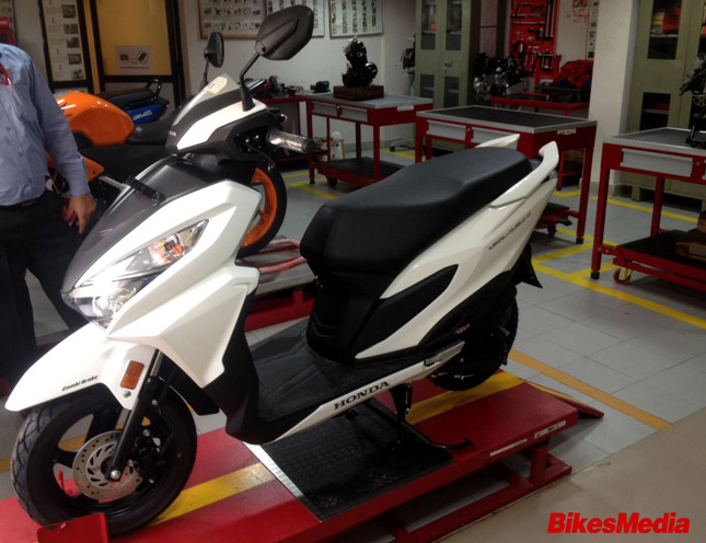 honda scooty grazia price