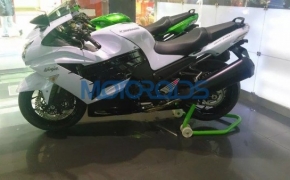 Kawasaki Introduces Ninja ZX-14R In Pearl White Color