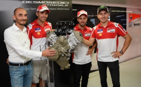 Ducati Unveils New Desmosedici Stradale V4 Engine