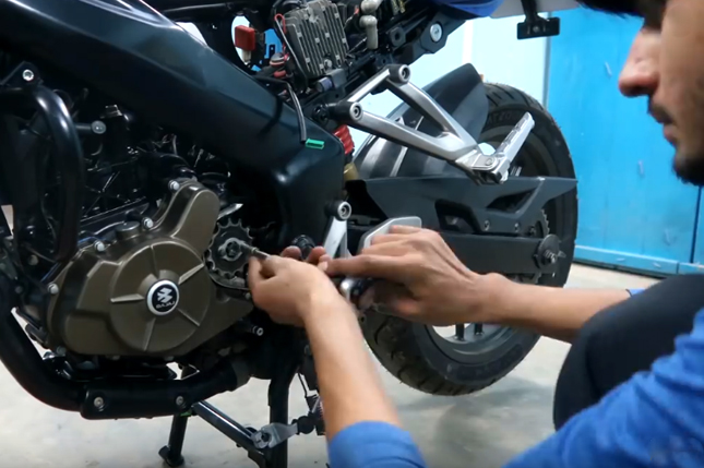 Assembling Bajaj Pulsar 0 Ns From Scratch At Home Bikesmedia In